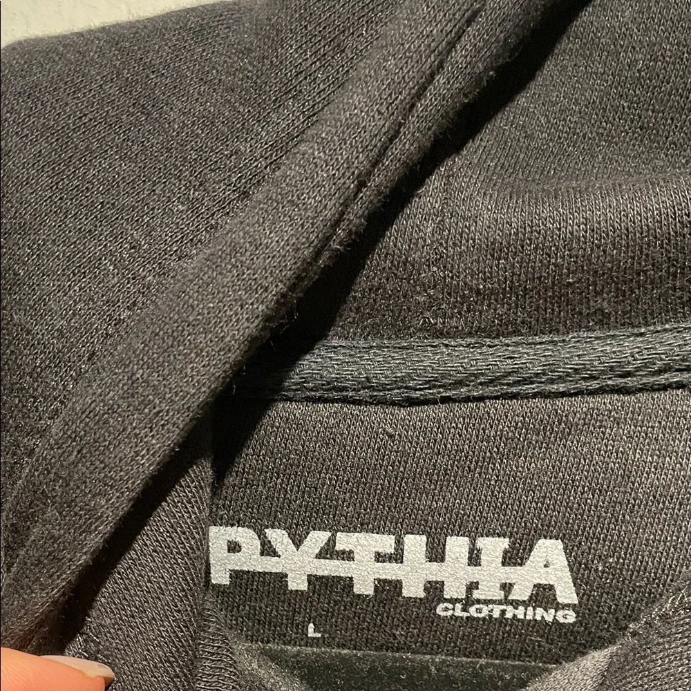 Pythia Men’s Black Star Graphic Hoodie | Streetwear Pullover - Picture 2 of 5